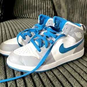 Air Jordan 1 Mid "Cement/True Blue" sneakers size 2Y